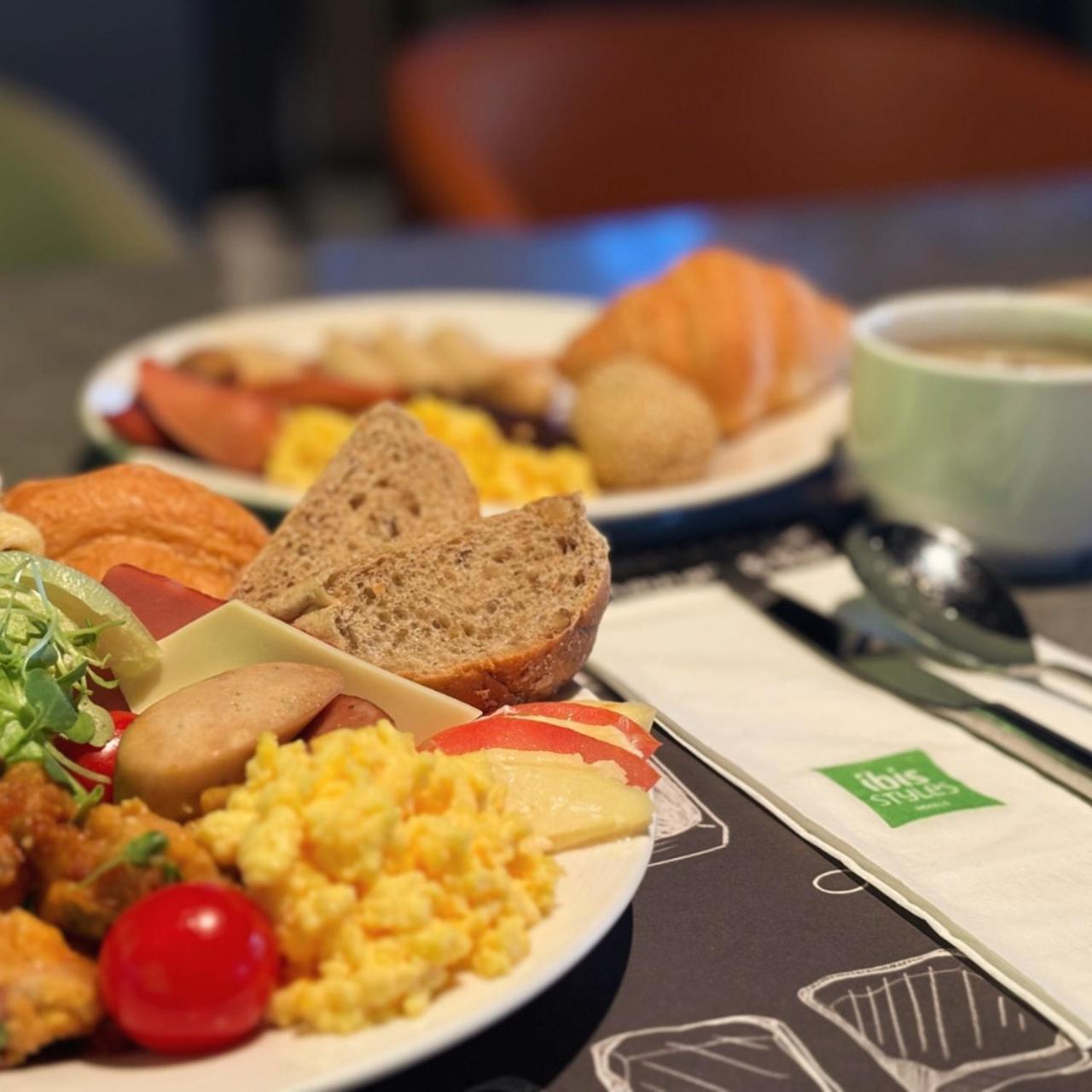 Khách sạn Ibis Styles Ambassador Myeong-dong 4*